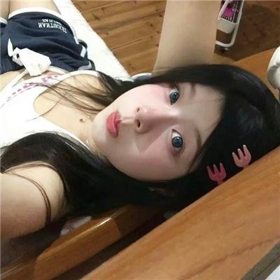 蓝色牛仔裤芬兰小姐